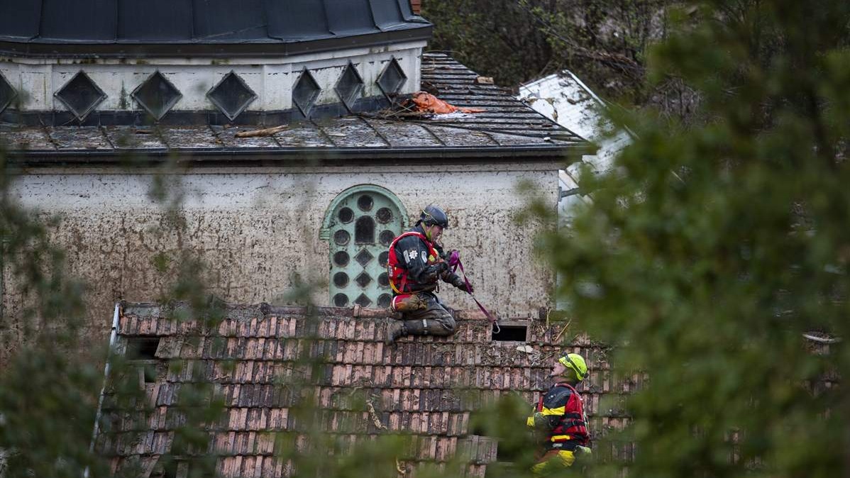 Donja Jablanica: Povlačanjem vode na vidjelo izlaze razmjere katastrofe, nastavljena potraga za stradalima