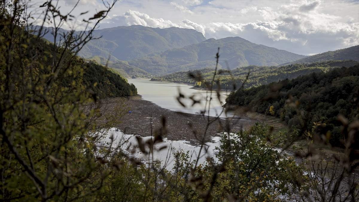 Buturović Polje: Velika količina smeća u Jablaničkom jezeru, traga se za još dvije osobe