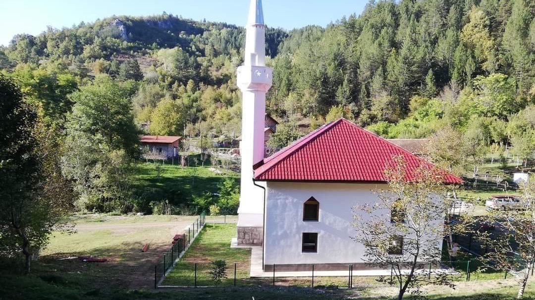 Višegrad: U džamiji Vlahovići klanjan prvi džuma-namaz nakon 32 godine