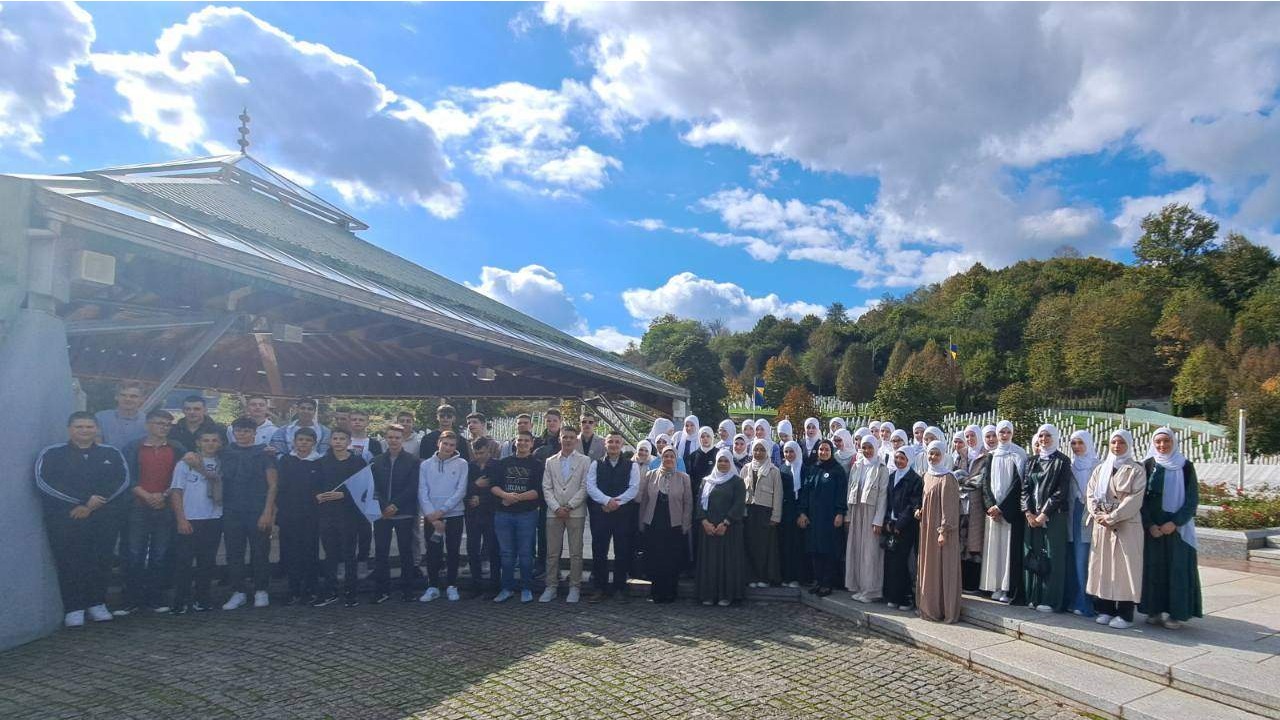 Učenici prvih razreda Medrese "Osman-ef. Redžović" posjetili Memorijalni centar u Potočarima i Srebrenicu