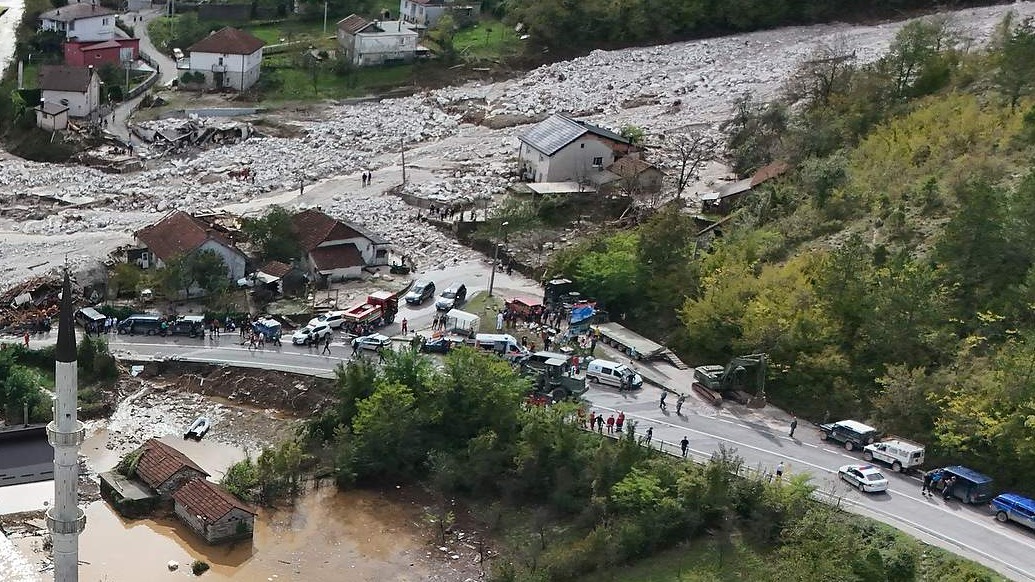 Spasilački timovi nastavljaju tragati za stradalim osobama u Donjoj Jablanici