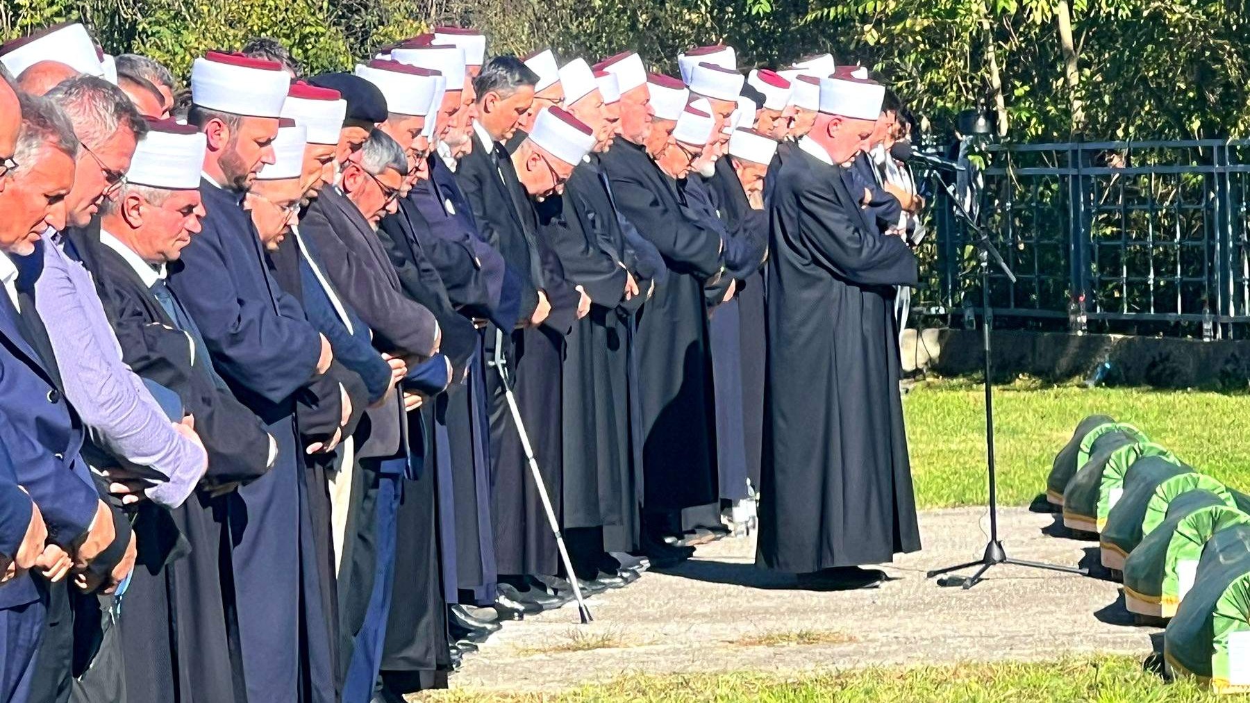 Obavljena kolektivna dženaza u Jablanici: "Ostaje naša obaveza prema porodicama stradalih" (VIDEO)