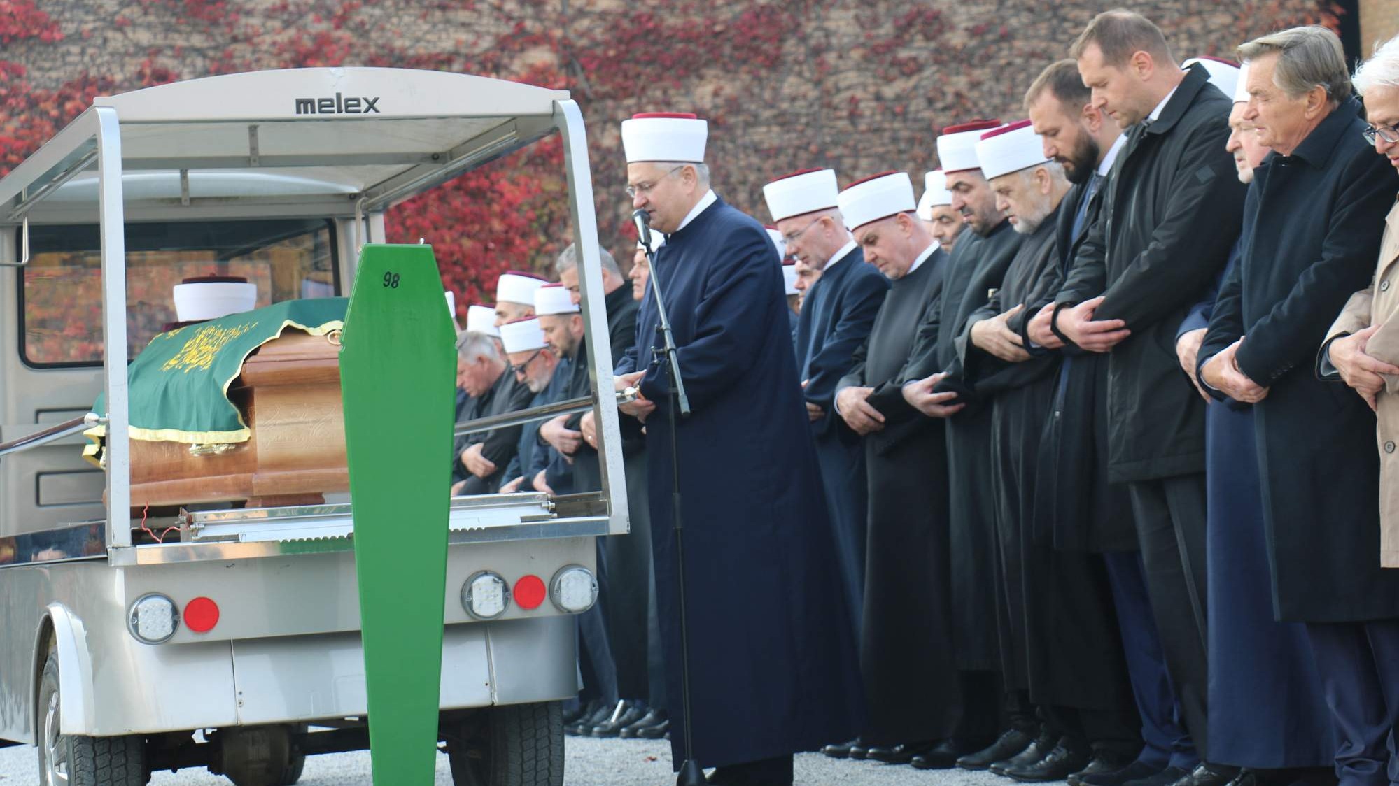 Klanjana dženaza muftiji Šefvko-ef. Omerbašiću: Čovjek iza kojeg ostaje opće dobro