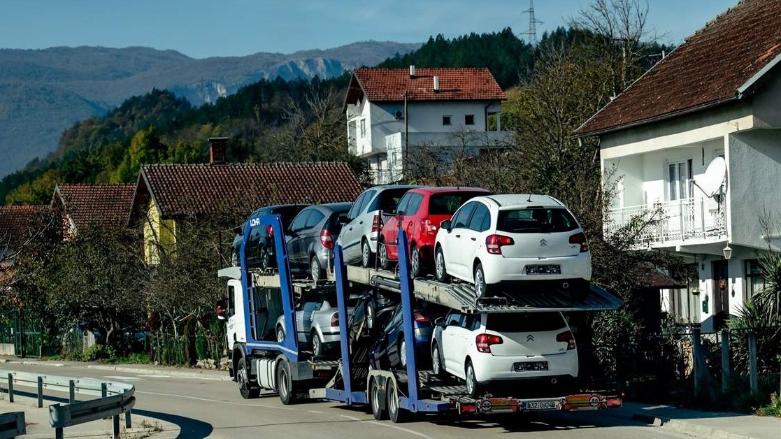 Osigurani novi automobili za 15 porodica iz Klisa koje su pretrpjele velike gubitke tokom poplava