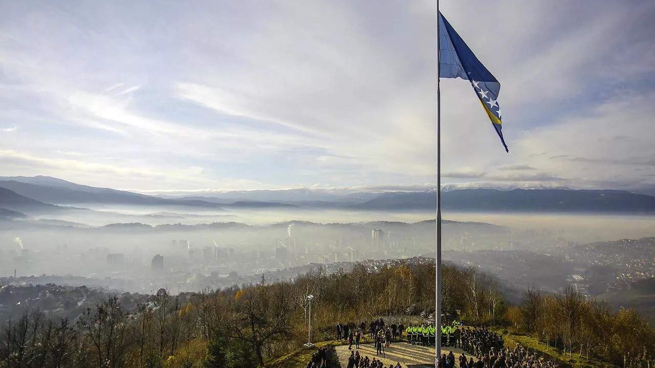 Obilježavanje Dana državnosti BiH počinje podizanjem zastave BiH na brdu Hum