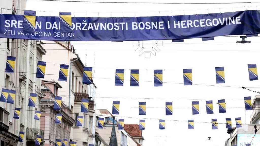 Počelo dekorisanje sarajevskih ulica povodom Dana državnosti BiH