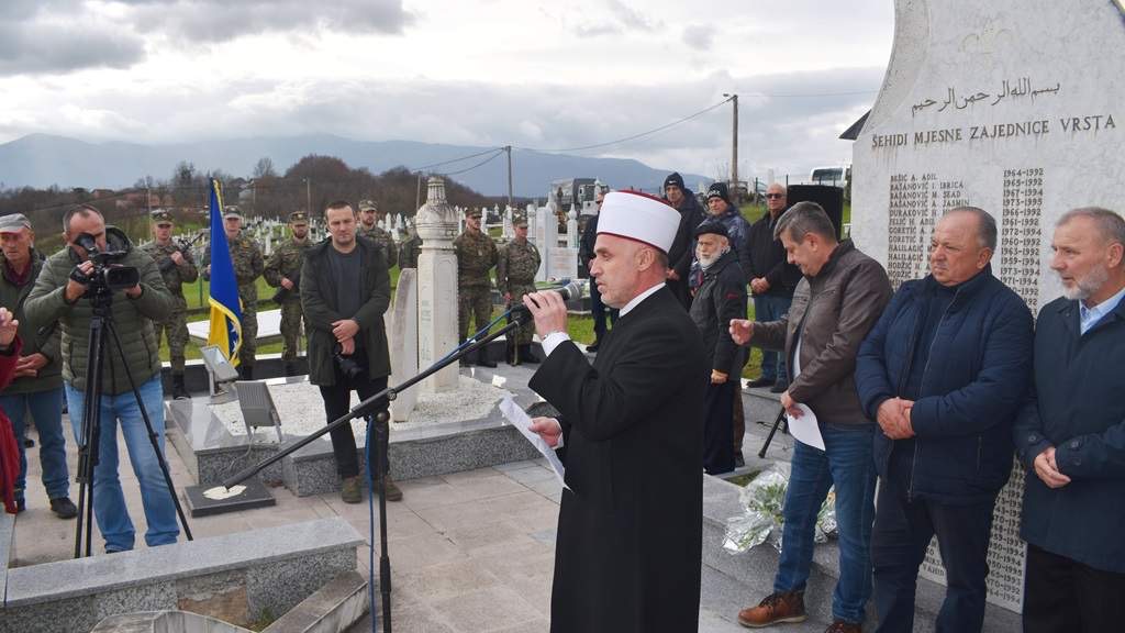 Muftija Kudić na mezaru Adila Bešića poručio: Njihova borba je čista, briljantna i odbrambena