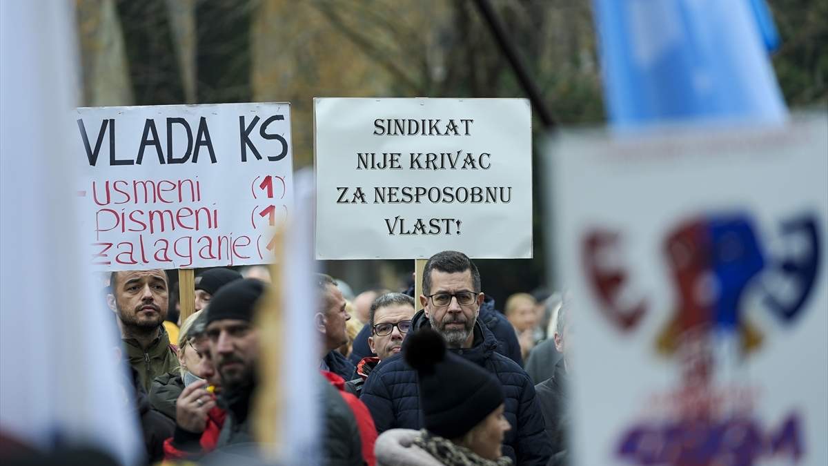 Sedam sindikata u Kantonu Sarajevo protestovalo zbog odnosa vlasti, tražili i povećanja plata