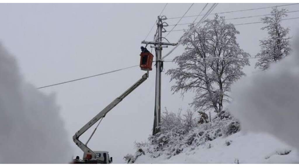 Elektroprivreda BiH: Bez napajanja strujom oko 47.000 kupaca, ekipe na terenu, težak pristup