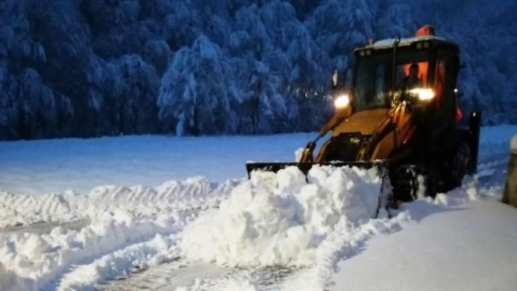 Resursi Oružanih snaga BiH raščišćavaju putne komunikacije