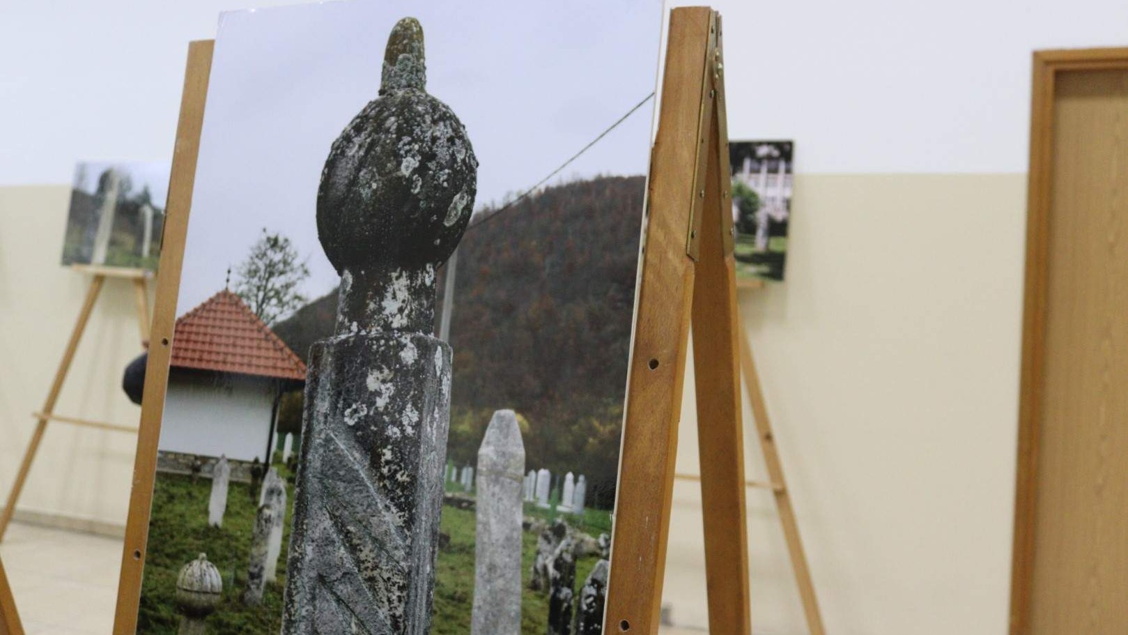 U Blagaju otvorena izložba fotografija bosanskohercegovačkih nišana  