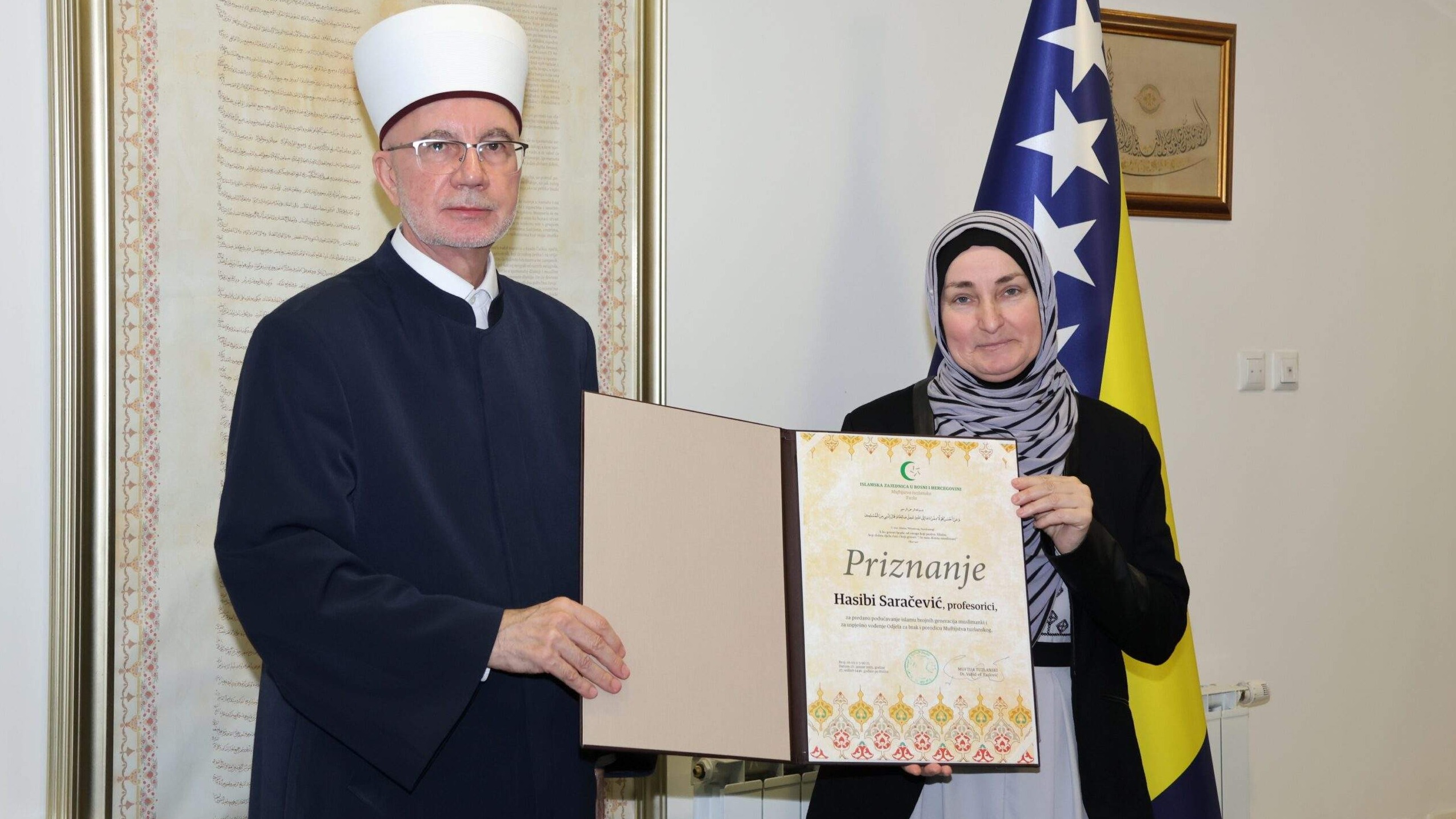  Hasibi Saračević priznanje Muftijstva tuzlanskog za predano podučavanje islamu brojnih generacija muslimanki i uspješno vođenje Odjela za brak i porodicu 