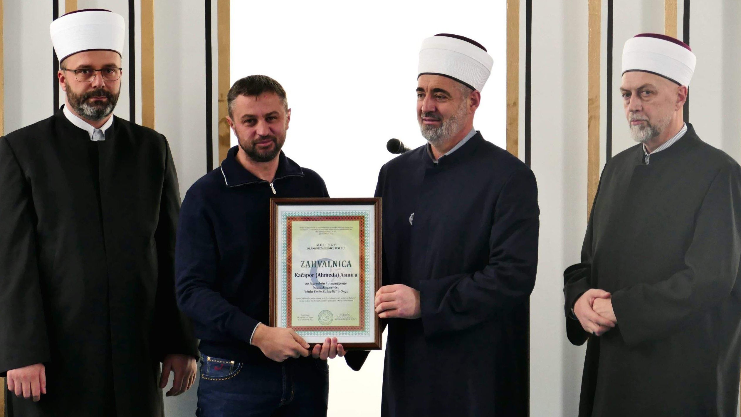 Islamska zajednica u Srbiji: Muftija Plojović uručio zahvalnicu vakifu IC u Orlju