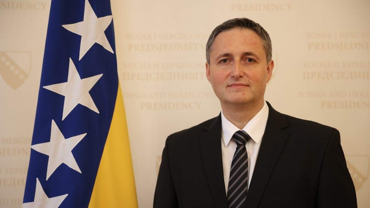 Bećirović: BiH neće sjediti skrštenih ruku, Vučić mora poštovati Dejton