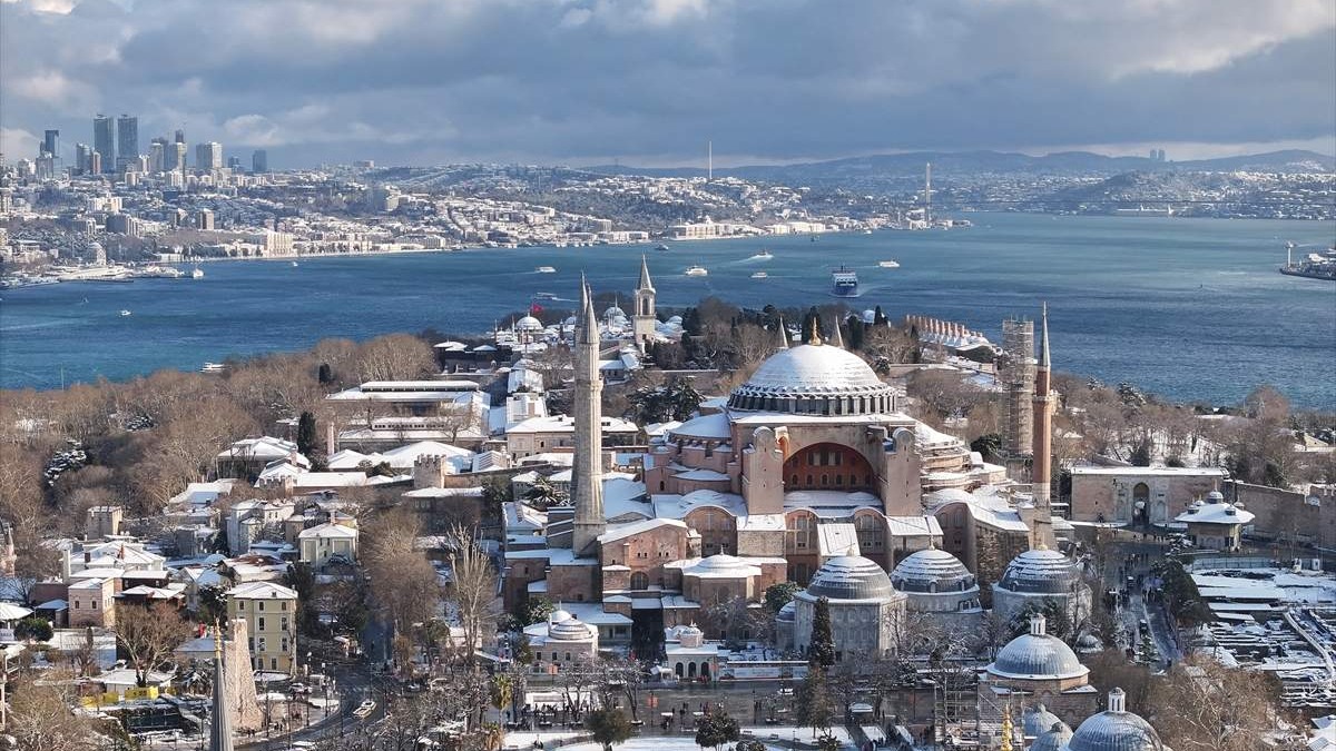 Snježna idila u Istanbulu: Pogled na džamiju Aja Sofiju iz zraka