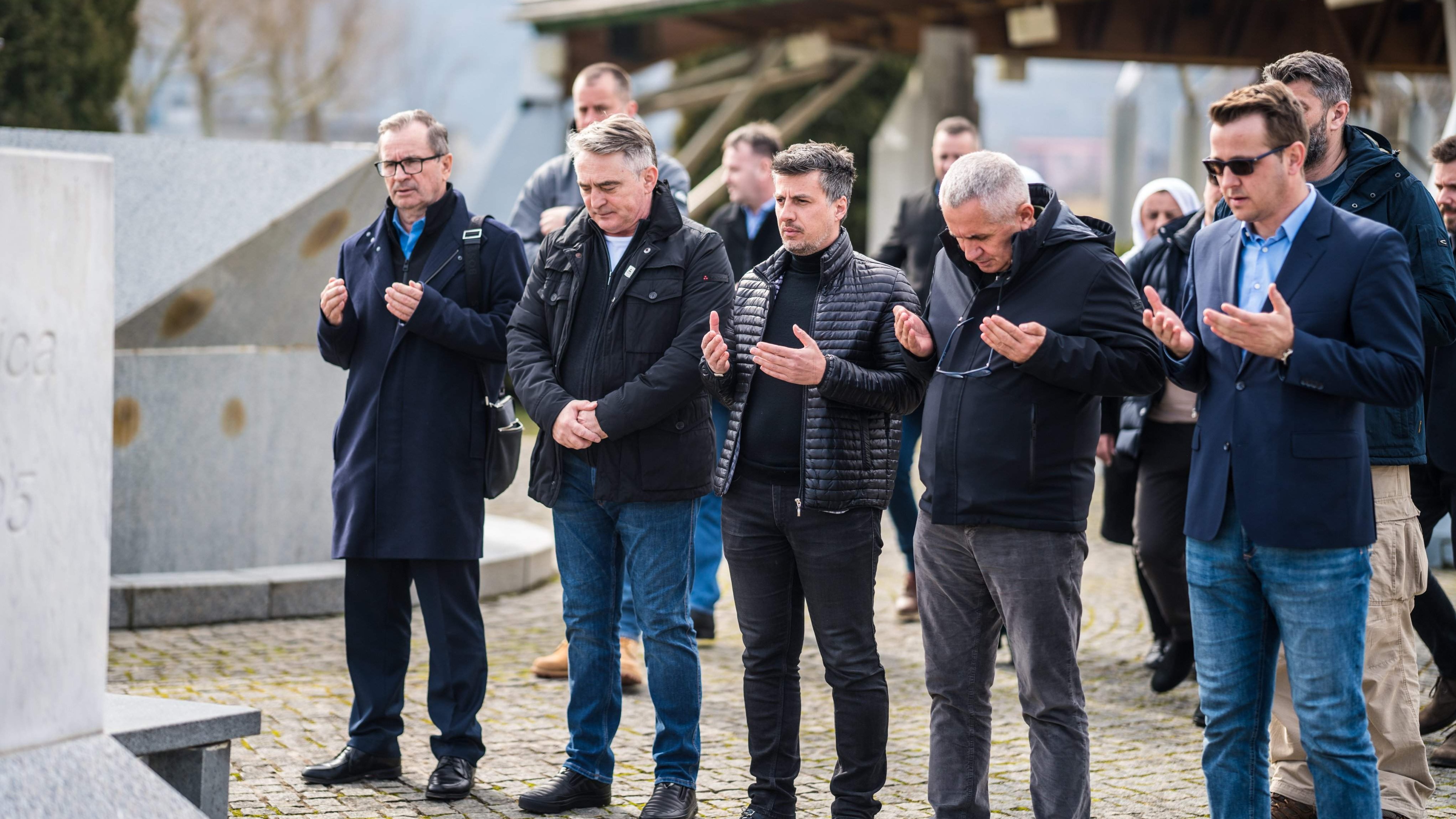 Komšić posjetio MC Srebrenica i mezarje Potočari: Odao počast žrtvama genocida