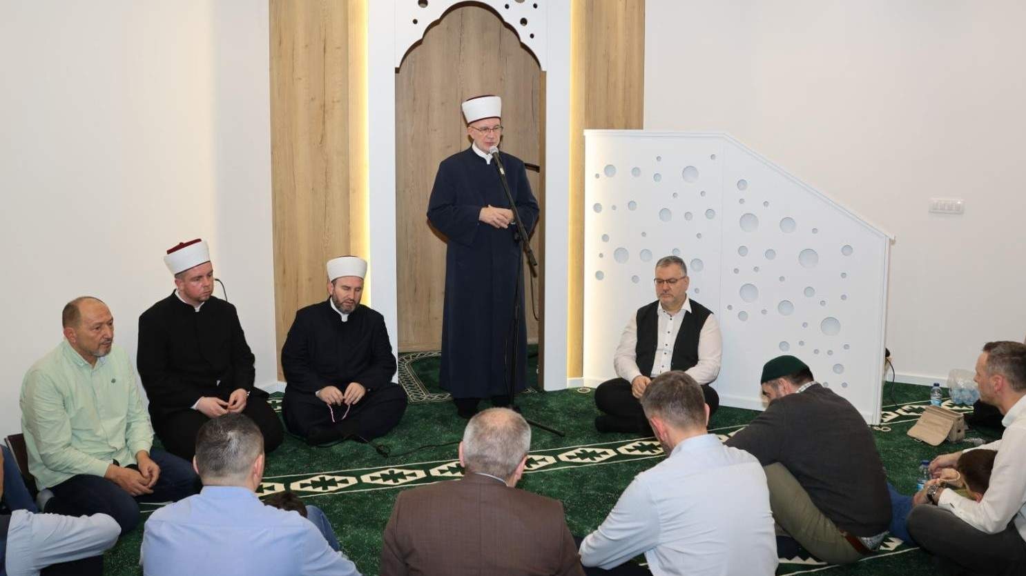 Uz prvi teravih-namaz svečano otvoren mesdžid u Tuzli: Bereket ramazanskog vremena osjeti se u svemu