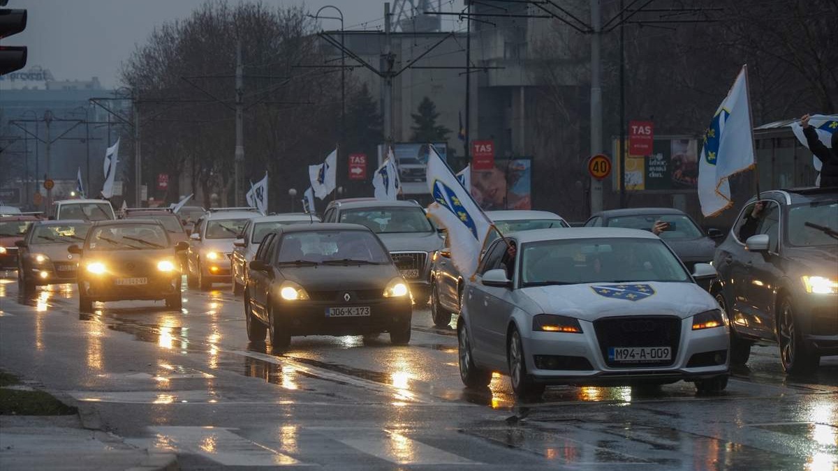 Defile vozila ulicama Sarajeva povodom Dana nezavisnosti BiH