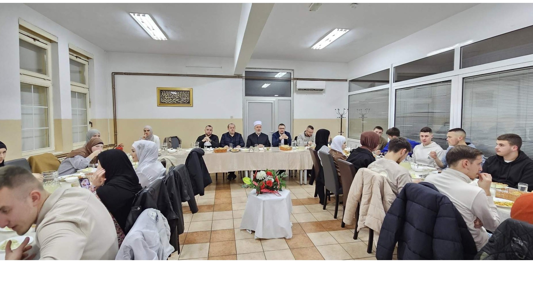 Muftijstvo travničko u saradnji sa Elči Ibrahim-pašinom medresom organizovalo iftar za mlade sa područja Muftijstva