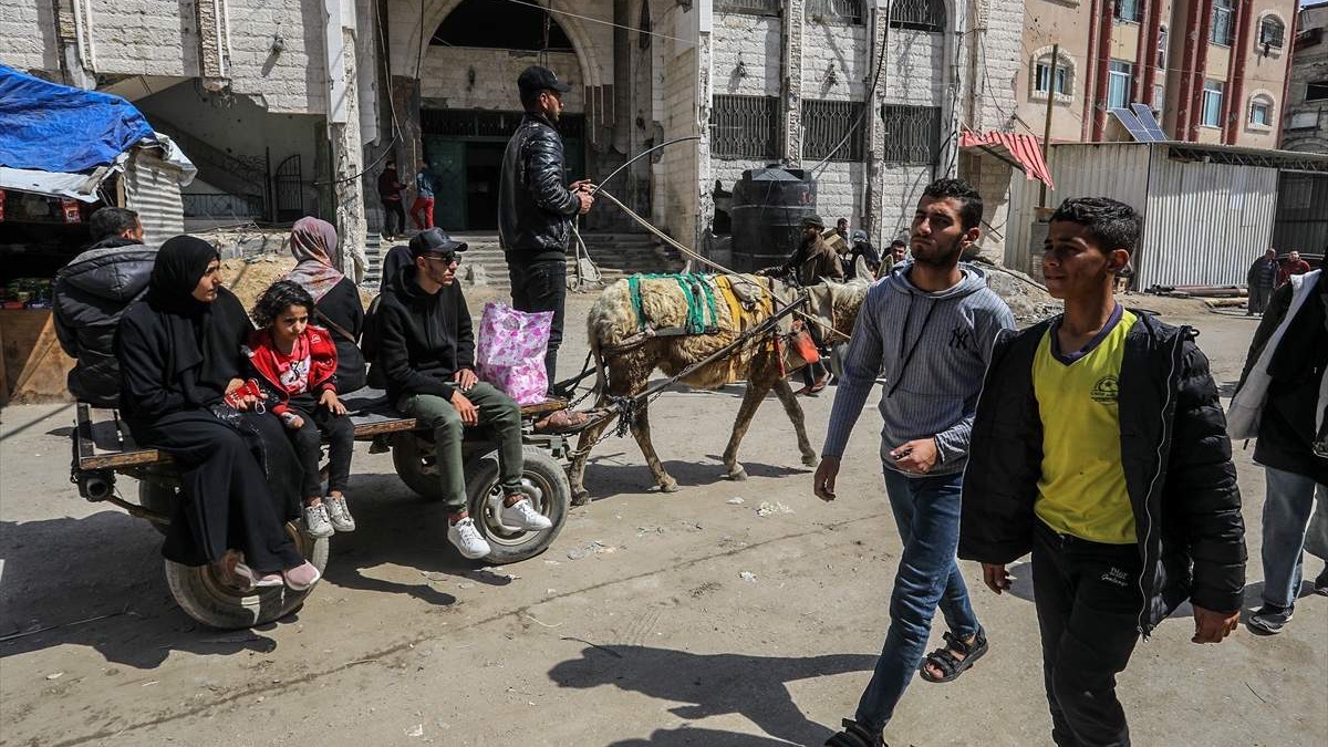 Palestinci koriste zaprežna vozila i bicikle uslijed nedostatka goriva u Gazi