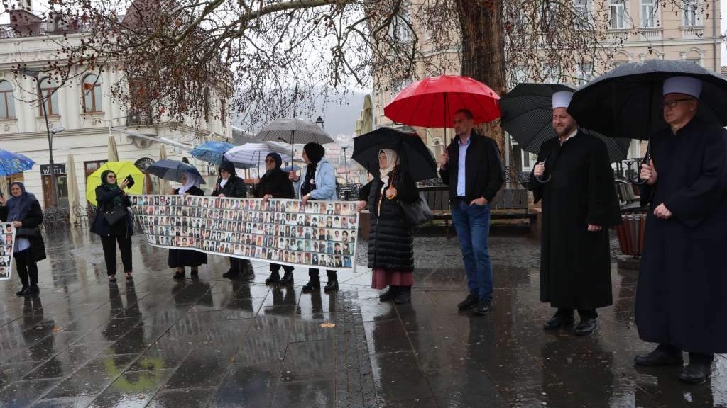 Majke Srebrenice u Tuzli: Preživjele žrtve genocida svakodnevno se suočavaju s bolnim sjećanjima