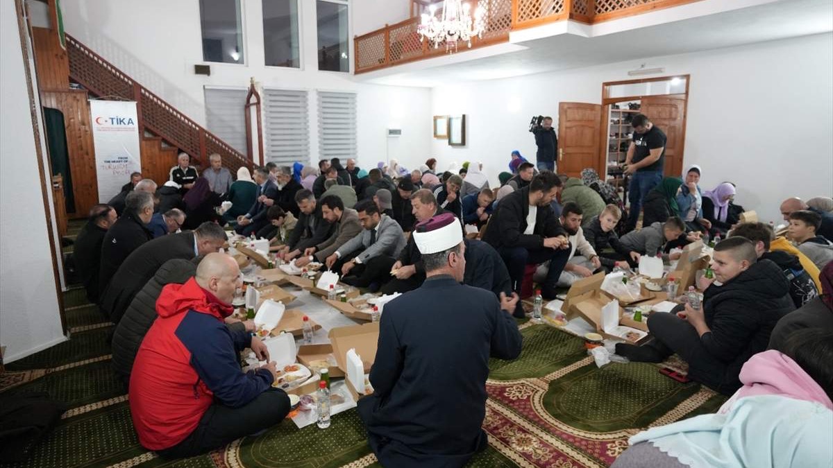 Prehrambeni paketi i iftar porodicama u poplavama pogođenom Buturović Polju