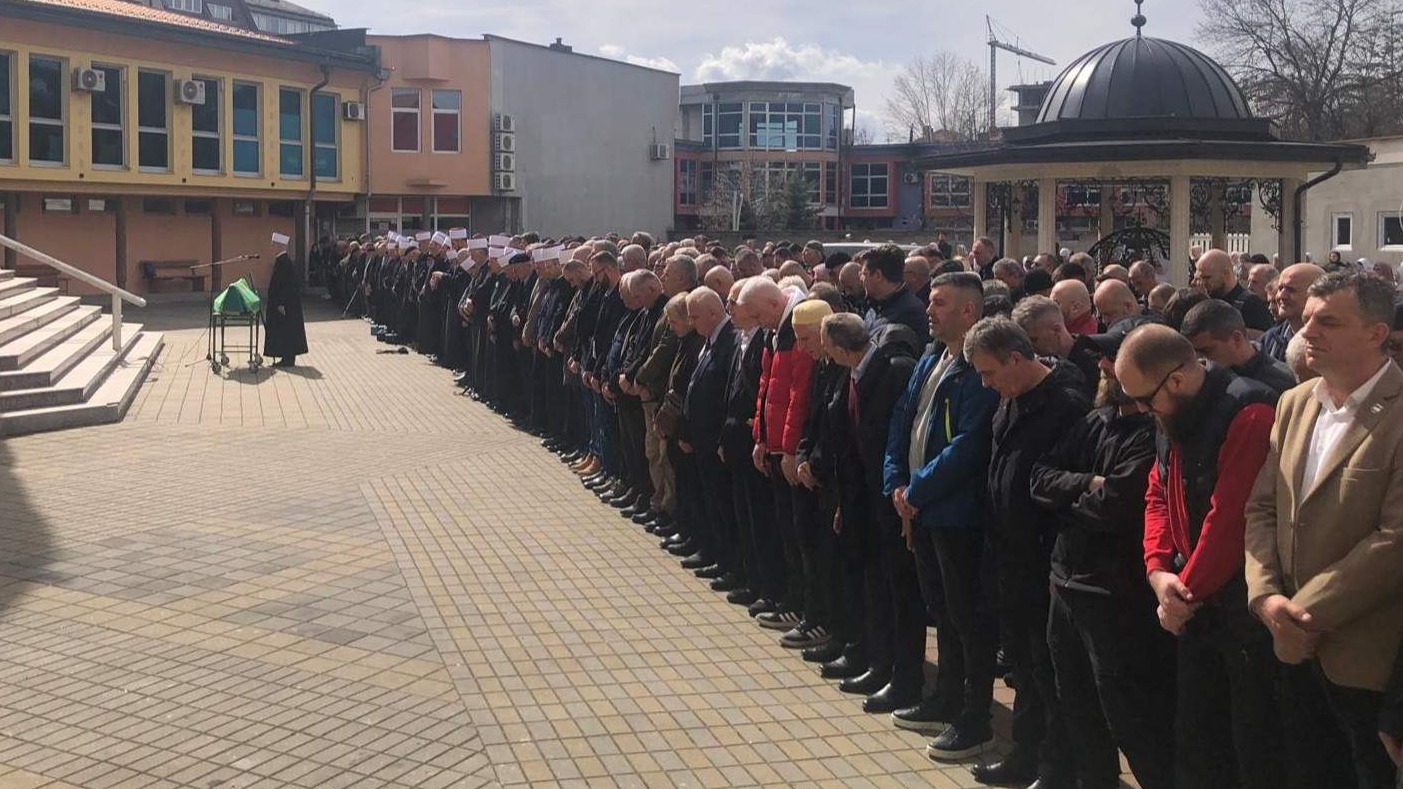 Živinice: Klanjana dženaza penzionisanom imamu Smajo-efendiji Salihoviću 