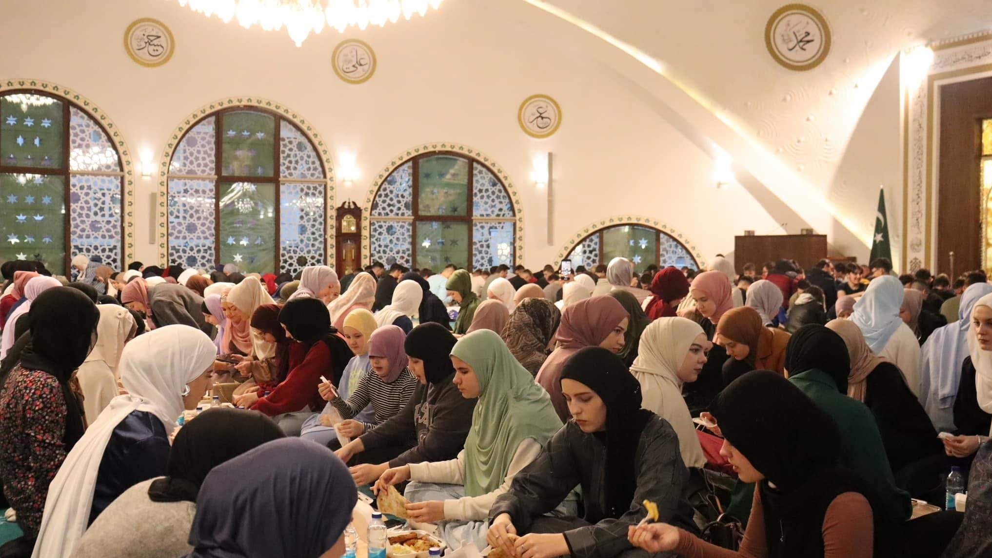 Tradicionalnom bedranskom iftaru na Ilidži prisustvovalo 480 mladih