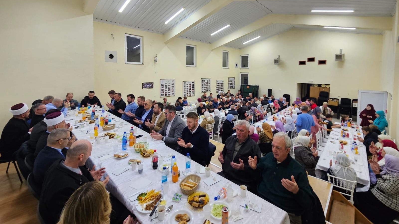 Tradicija duga četvrt stoljeća: Upriličen iftar u džematu Lišnja