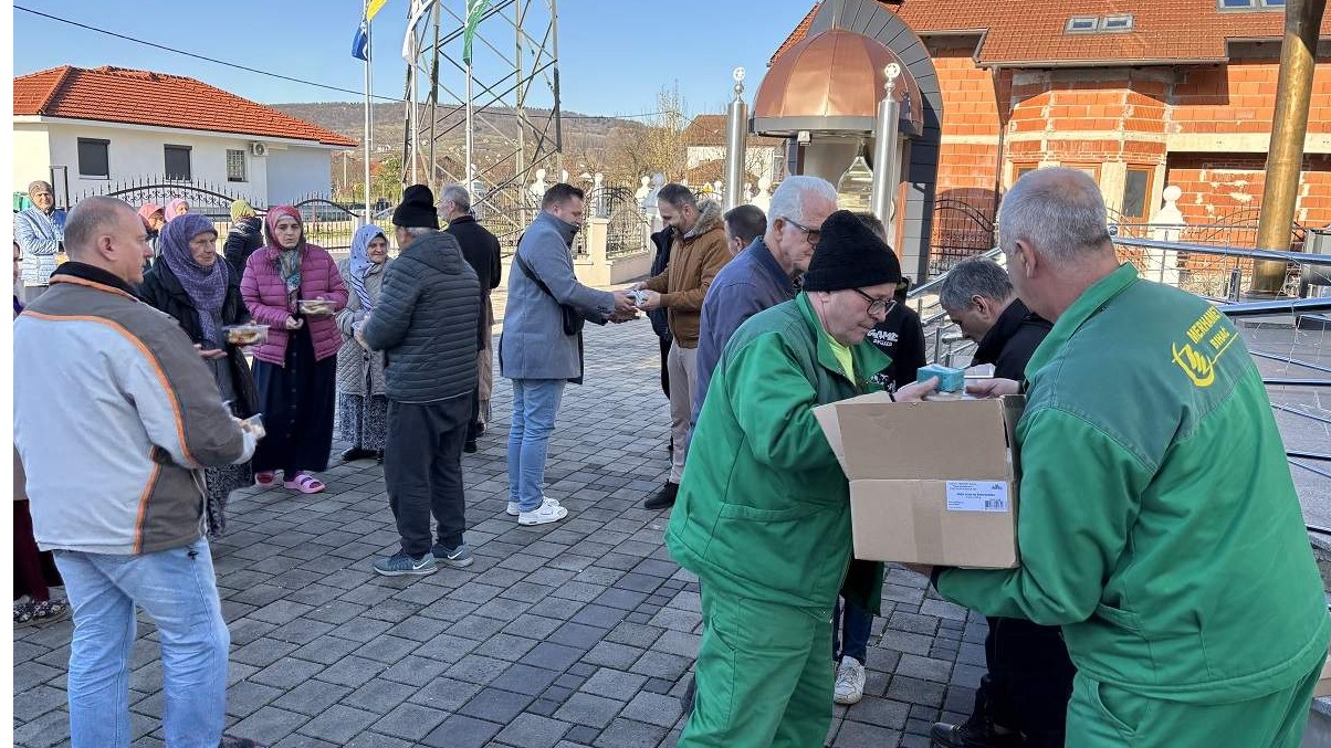 Merhamet Bihać podjelio iftare za džematlije