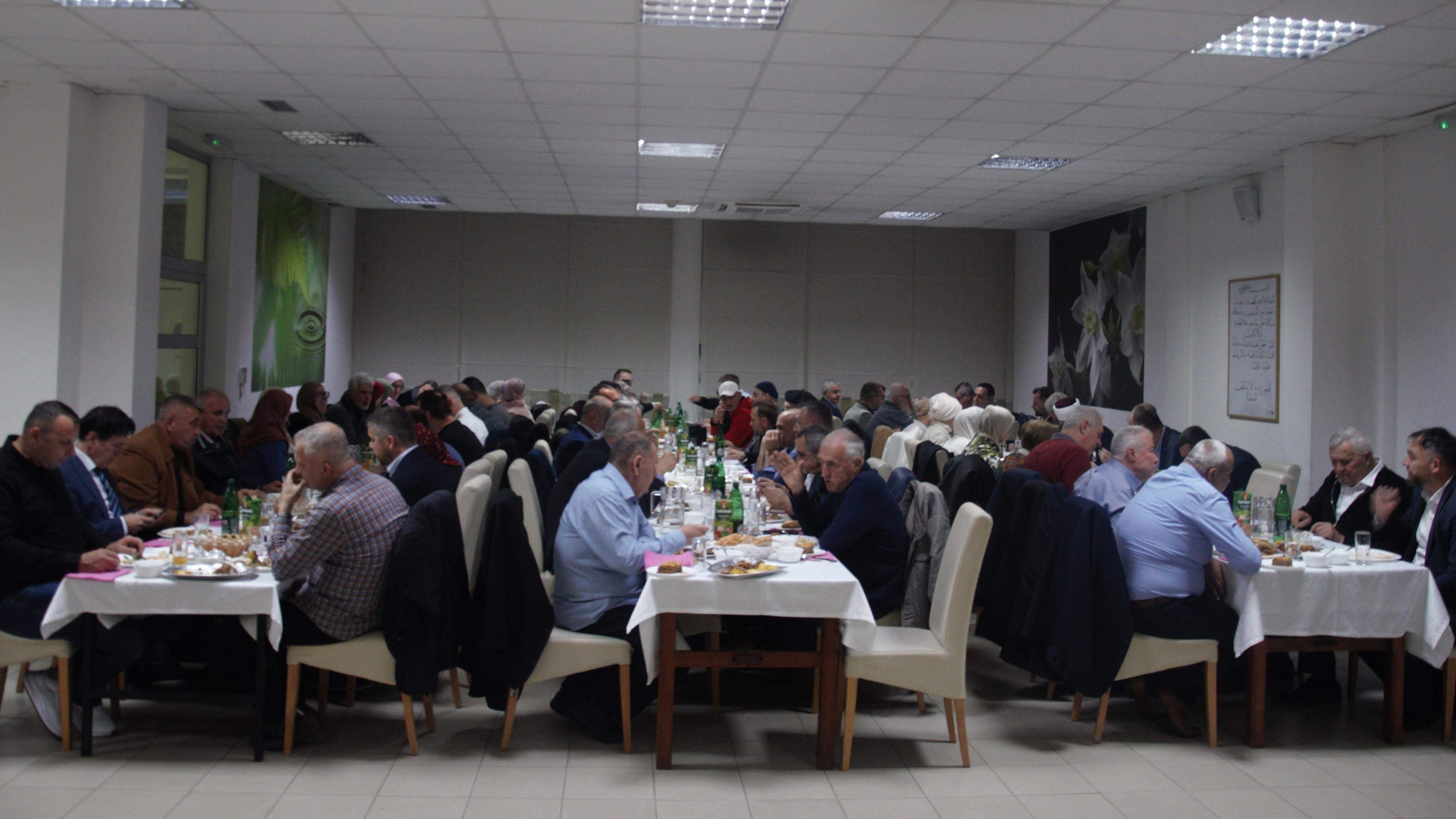 Priređen iftar za vakife i prijatelje Karađoz-begove medrese