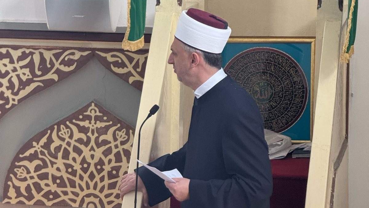 Abdulgafar Velić održao hutbu u Alipašinoj džamiji: Ramazan nas uči da čuvamo porodicu, džemat i zajednicu