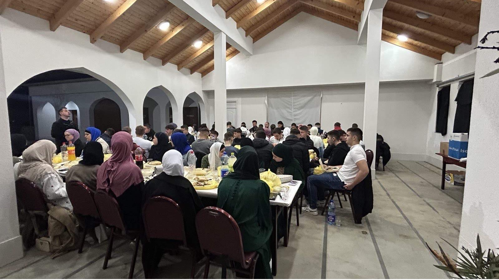 Omladinski iftar za stotinu mladih u organizaciji Mreže mladih Medžlisa IZ Kozarac