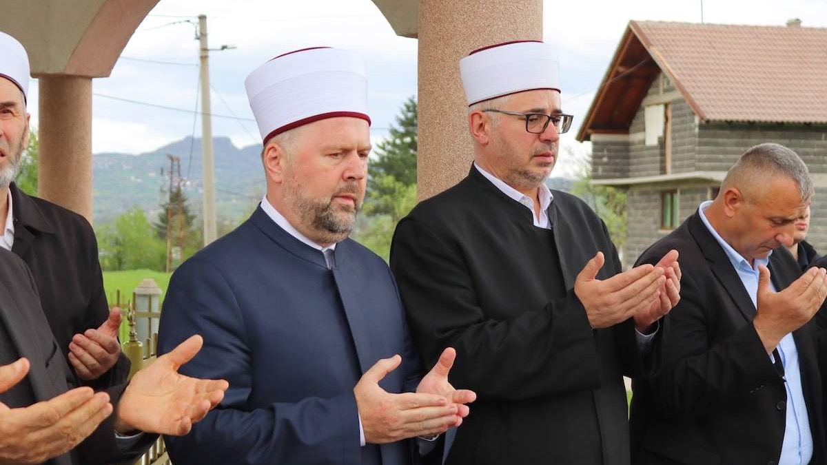 32 godine istine i sjećanja: Muftija zenički održao predavanje u džematu Donja Večeriska