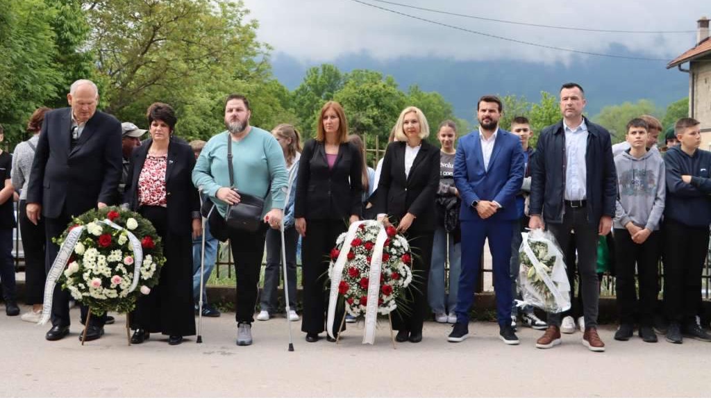 Na 30. godišnjicu zločina odata počast žrtvama masakra kod ulaza u Tunel spasa u Butmiru