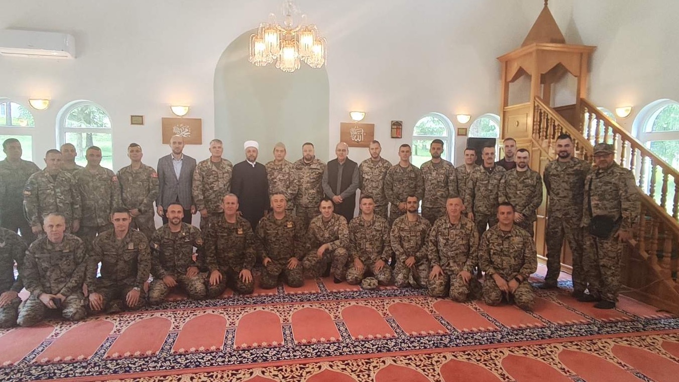 Povodom Dana džamija i analize ramazanskih aktivnosti, vojni muftija i vojni imami OS BiH su posjetili kasarnu „Adil Bešić“ Bihać i 2.pb/6.pbr. 