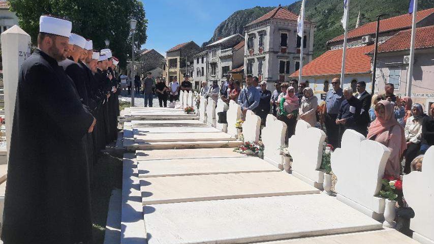 Dani mevluda i zikra: Na mostarskim šehitlucima proučena dova šehidima