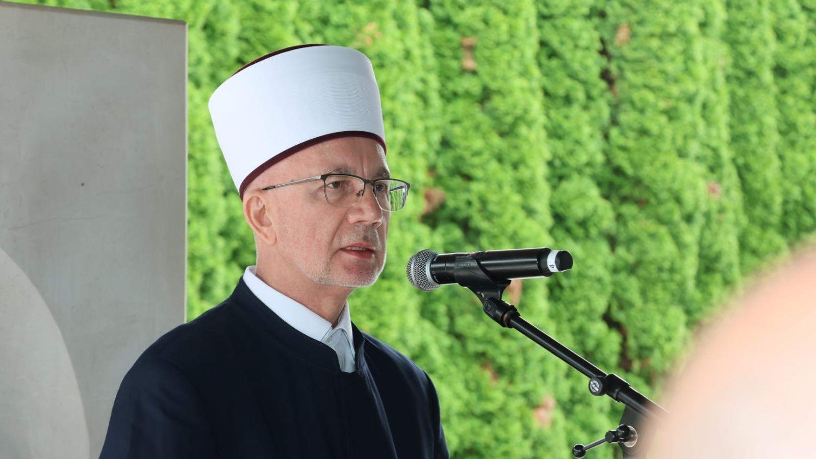 Muftija Fazlović u Bratuncu: Ne smiju nas pokolebati, a ne mogu nas iznenaditi svojim uvredama oni koji poriču genocid 