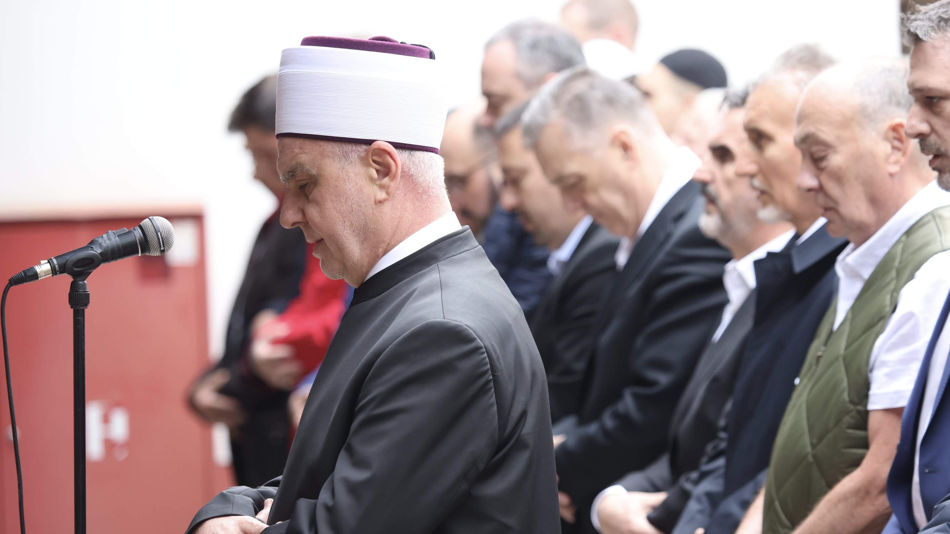 Reisul-ulema dr. Husein-ef. Kavazović predvodio dženazu namaz prof. Nedžadu Mulabegoviću