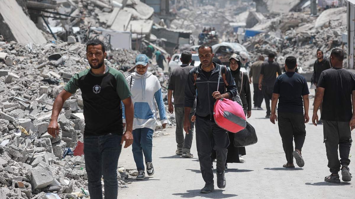 Palestinci napuštaju svoje domove nakon intenziviranih izraelskih napada na sjeveru Gaze