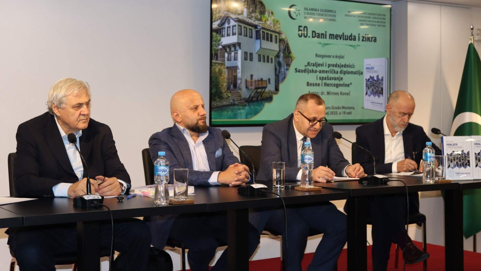 Knjiga Mirnesa Kovača "Kraljevi i predsjednici..." je udžbenik za razumijevanje bosanskohercegovačke diplomatije