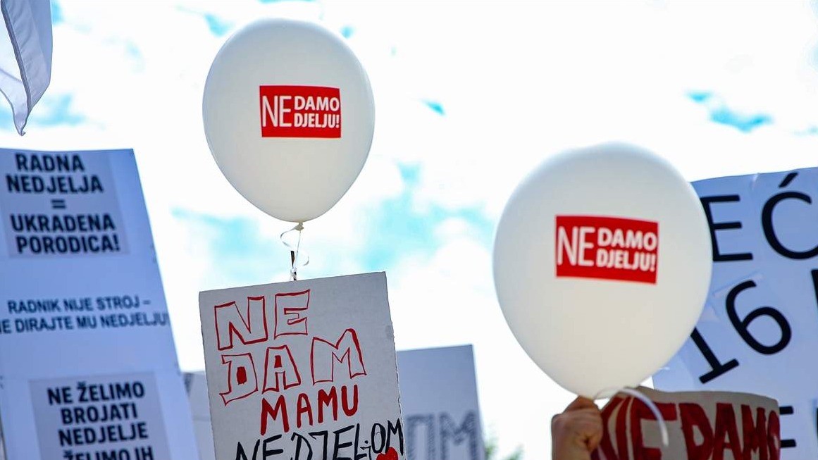 Radnici u trgovini sa protesta u Sarajevu poručili: "Ne damo nedjelju"