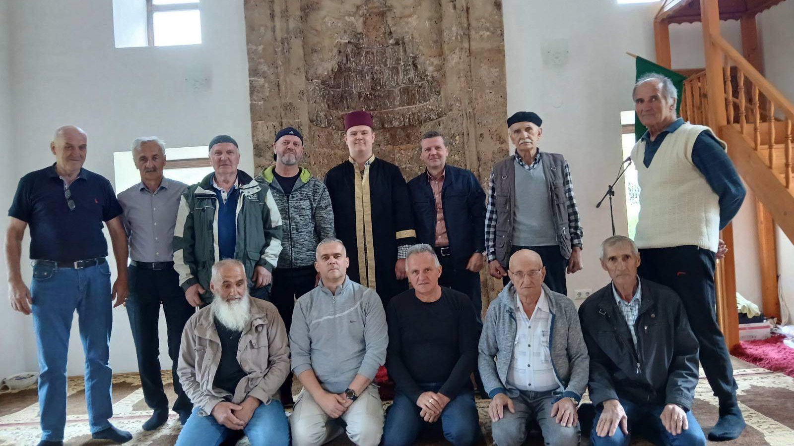 Medresa “Osman ef. Redžović” i MIZ Rogatica realizovali projekat “Učenik hatib”: Mladi hatibi predvodili džumu-namaz u povratničkim džematima