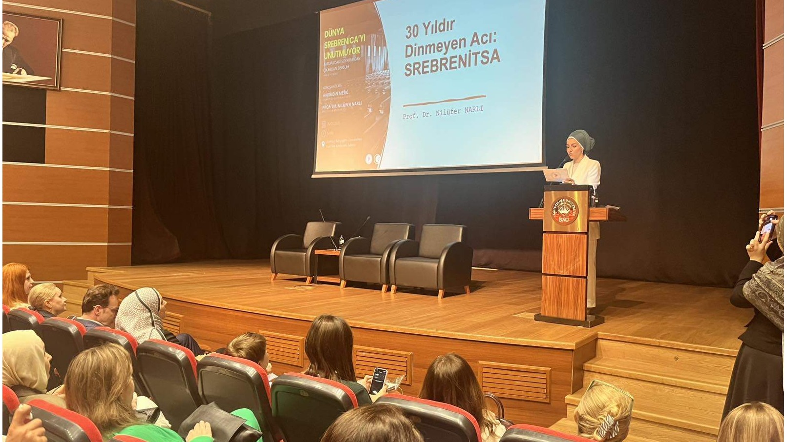 Istanbul: U okviru projekta "Svijet pamti Srebrenicu" realizirana izložba i tribina o genocidu u Srebrenici