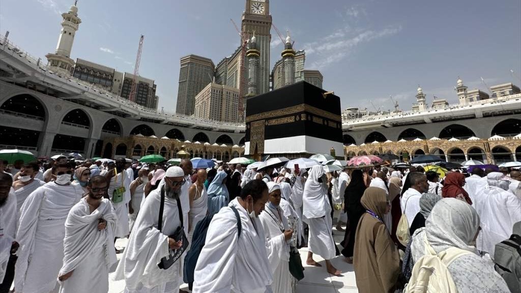 Hadž 2025: Stotine hiljada hodočasnika u džamiji Al-Haram u Mekki
