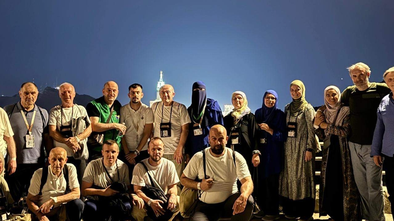 Hadžije iz Bosne i Hercegovine posjetile pećinu Hira - Sedžda zahvalnosti na mjestu prve Objave