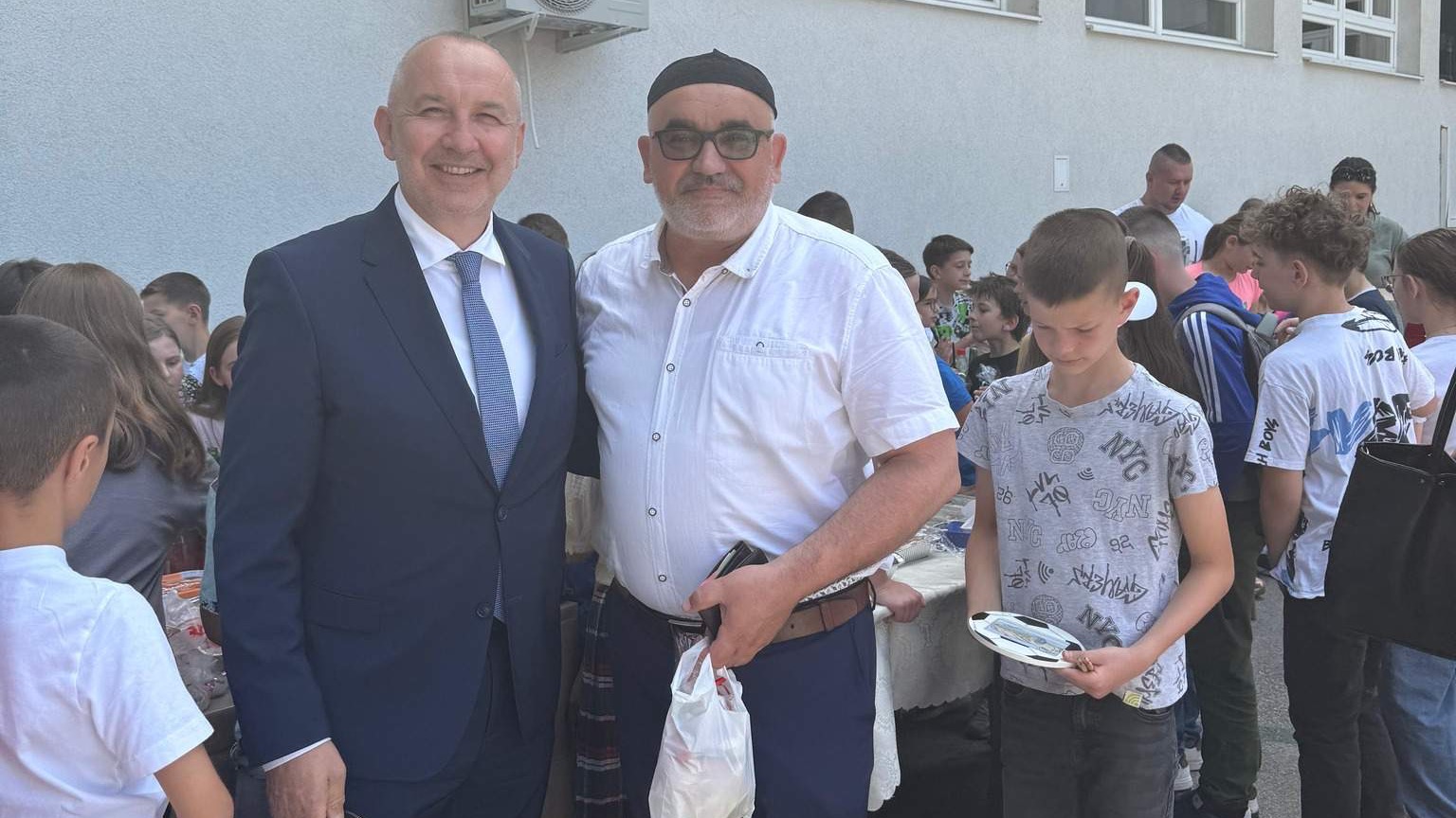 Muftija sarajevski dr. Nedžad-ef. Grabus posjetio učenički bazar u OŠ "Mirsad Prnjavorac" u Vogošći