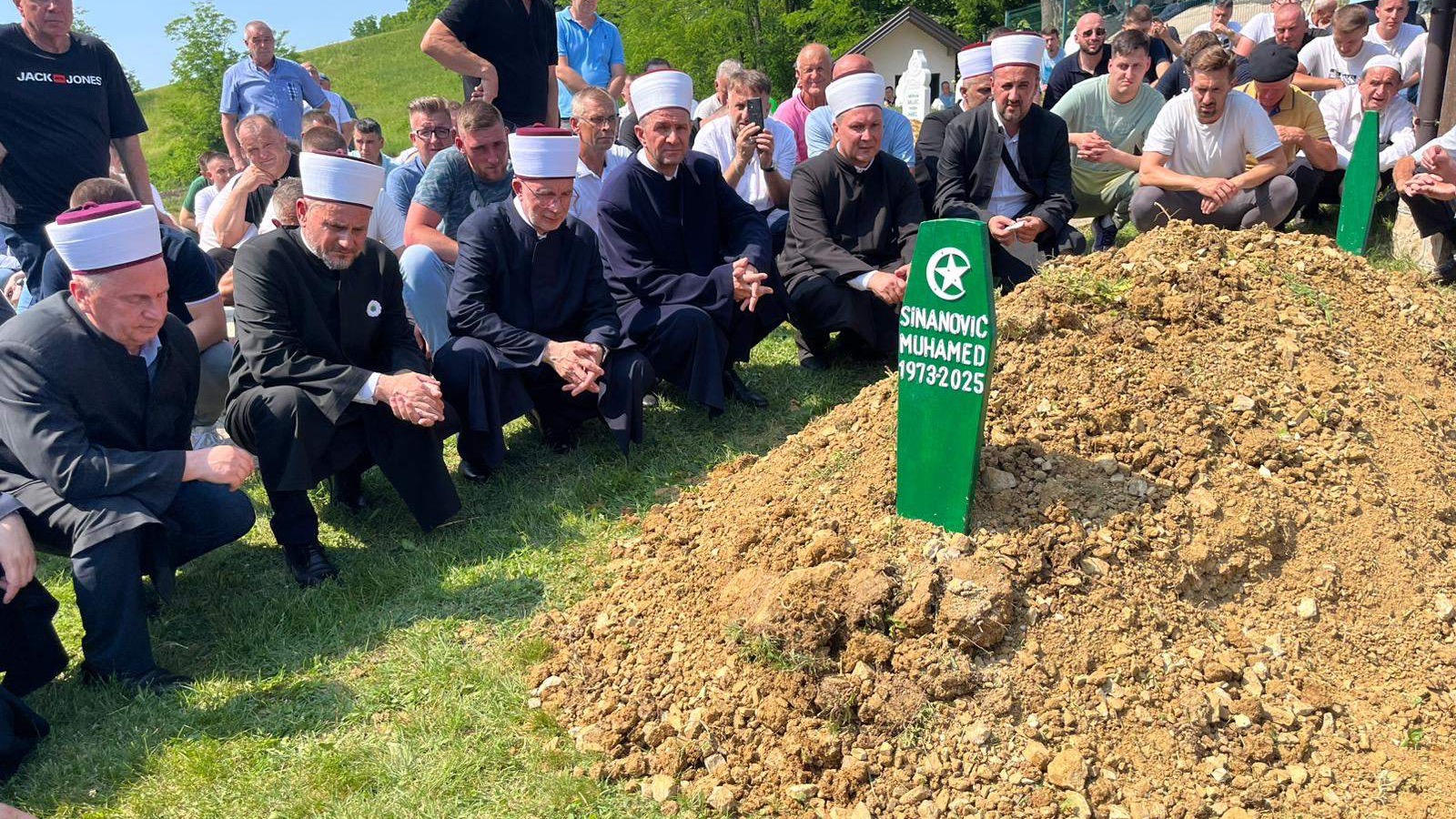 U Gračanici klanjana dženaza Muhamed-ef. Sinanoviću 