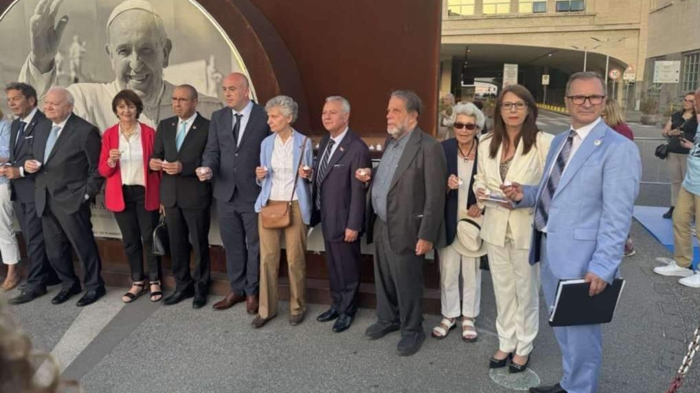 Srebrenici dodijeljena Mediteranska nagrada za mir i posvećen Totem mira u Napulju