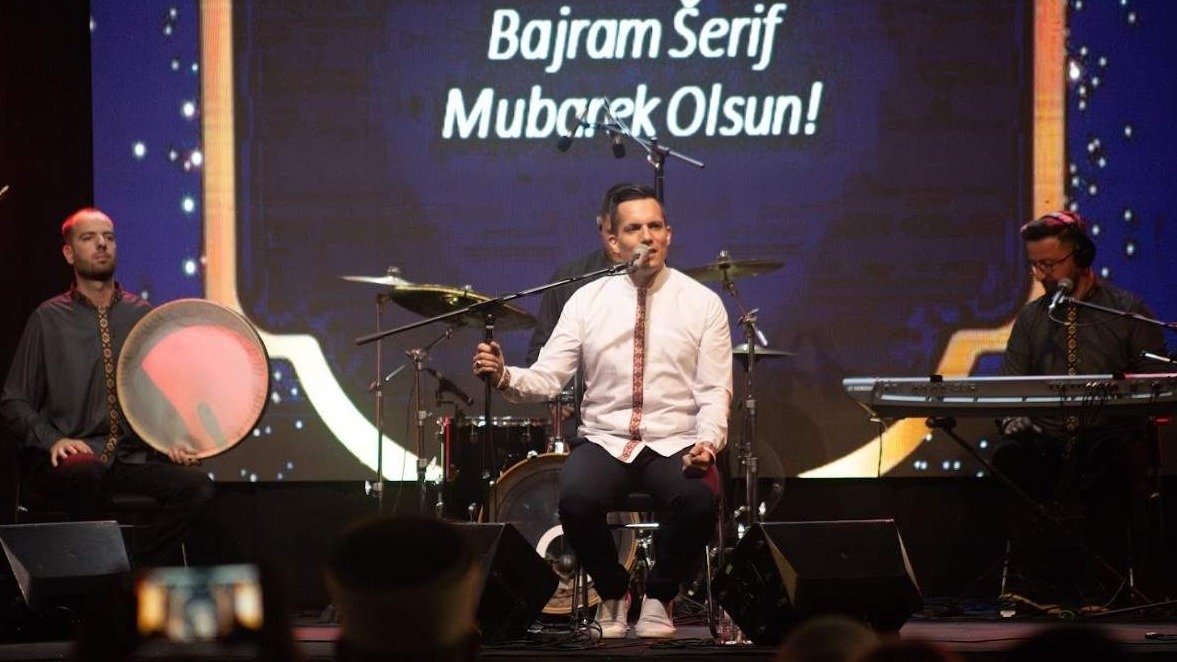 Bajramska noć u Vitezu: Veliki broj posjetilaca na Gradskom trgu